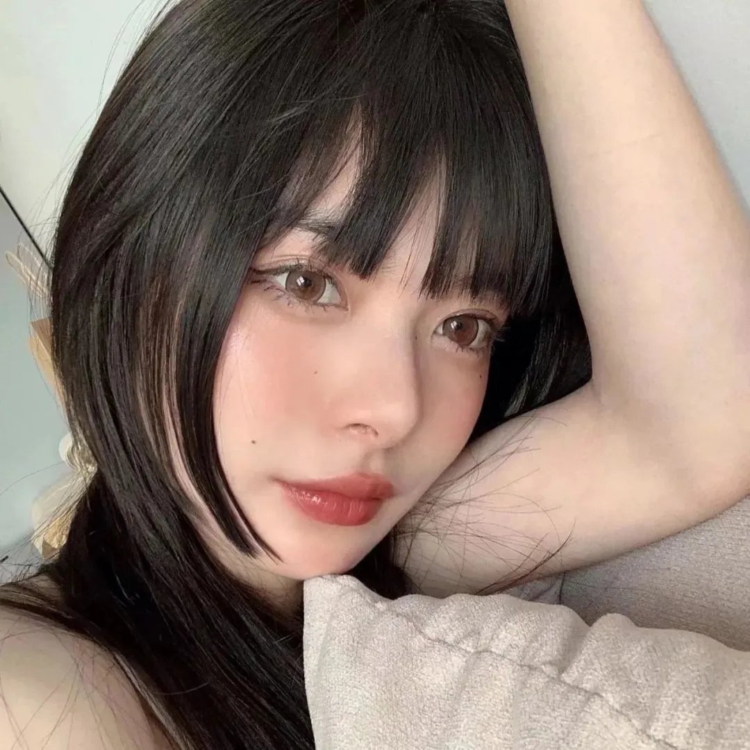那女孩是谁