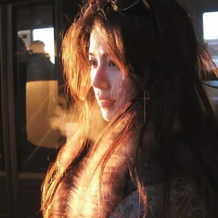 年轻女孩爱过来